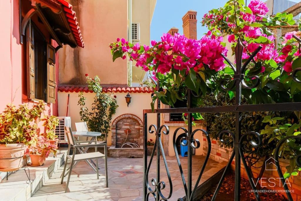 Blooming Yard Apartment, Vesta Philoxenia Apartment