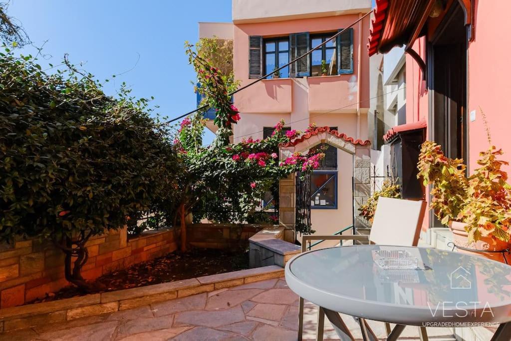 Blooming Yard Apartment, Vesta Philoxenia